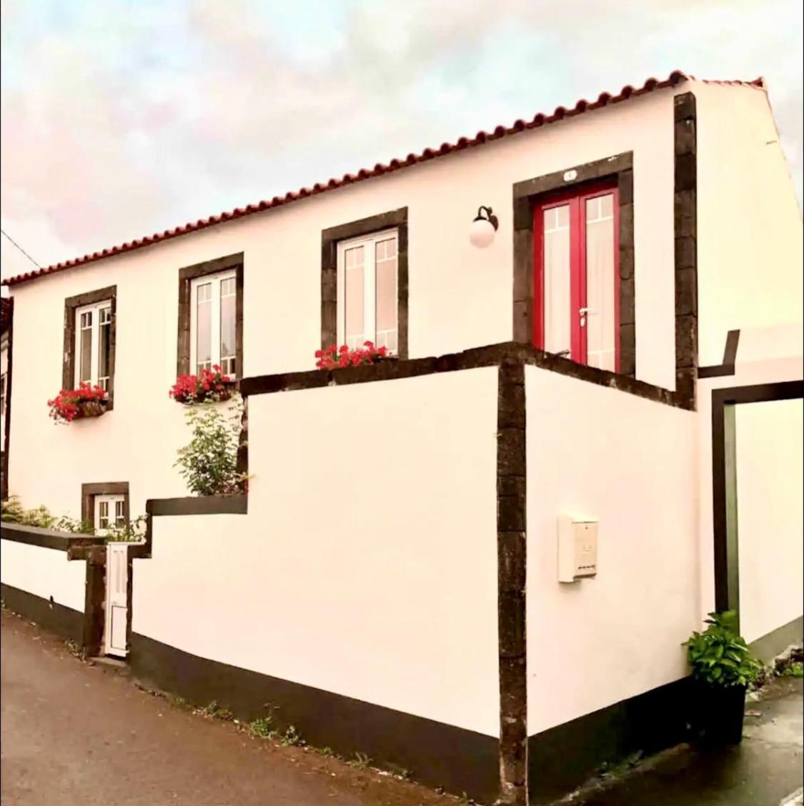Quinta Pereirinha Farm - A Private 3 Bedroom Vacation Home, Close To Hiking W Ocean Views - Pico Island, Azores São Roque do Pico Dış mekan fotoğraf